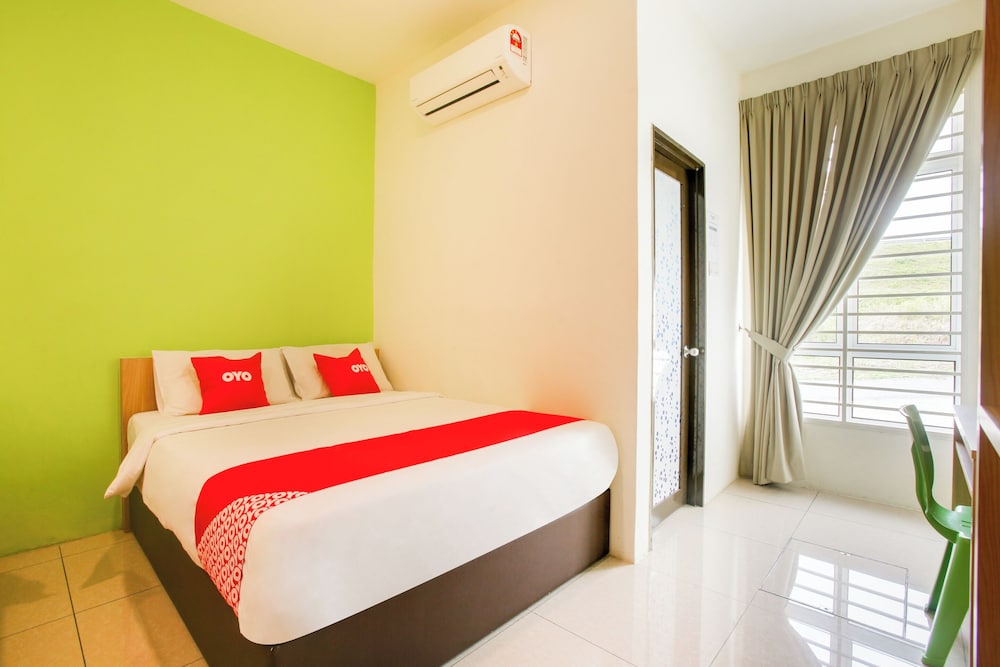 Junction Hostels 12/50