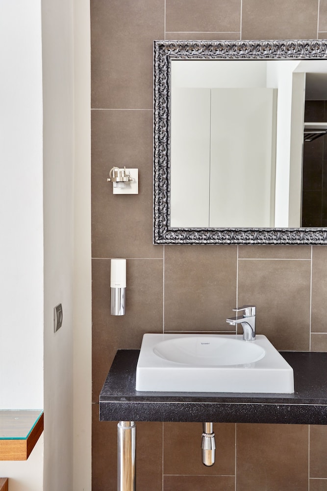 Vasanta Hotel Boutique 47/50