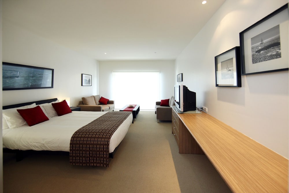 The Waves Serviced Apartments 18/52