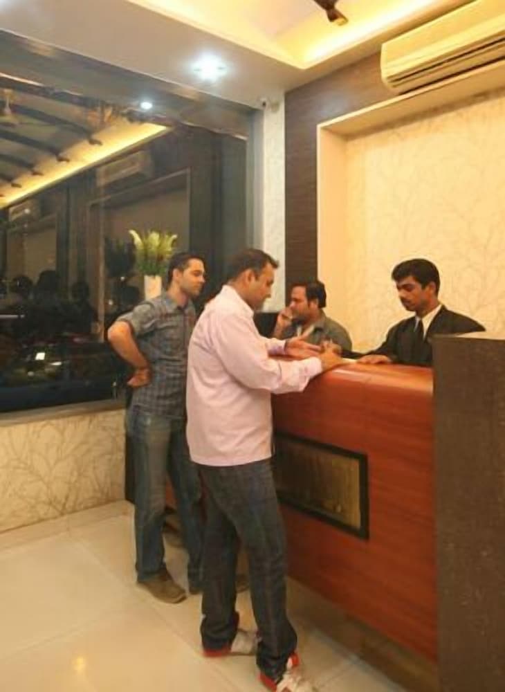 Hotel Dhiraj 6/19