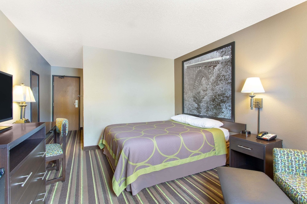 Super 8 by Wyndham Weston WV 5/20