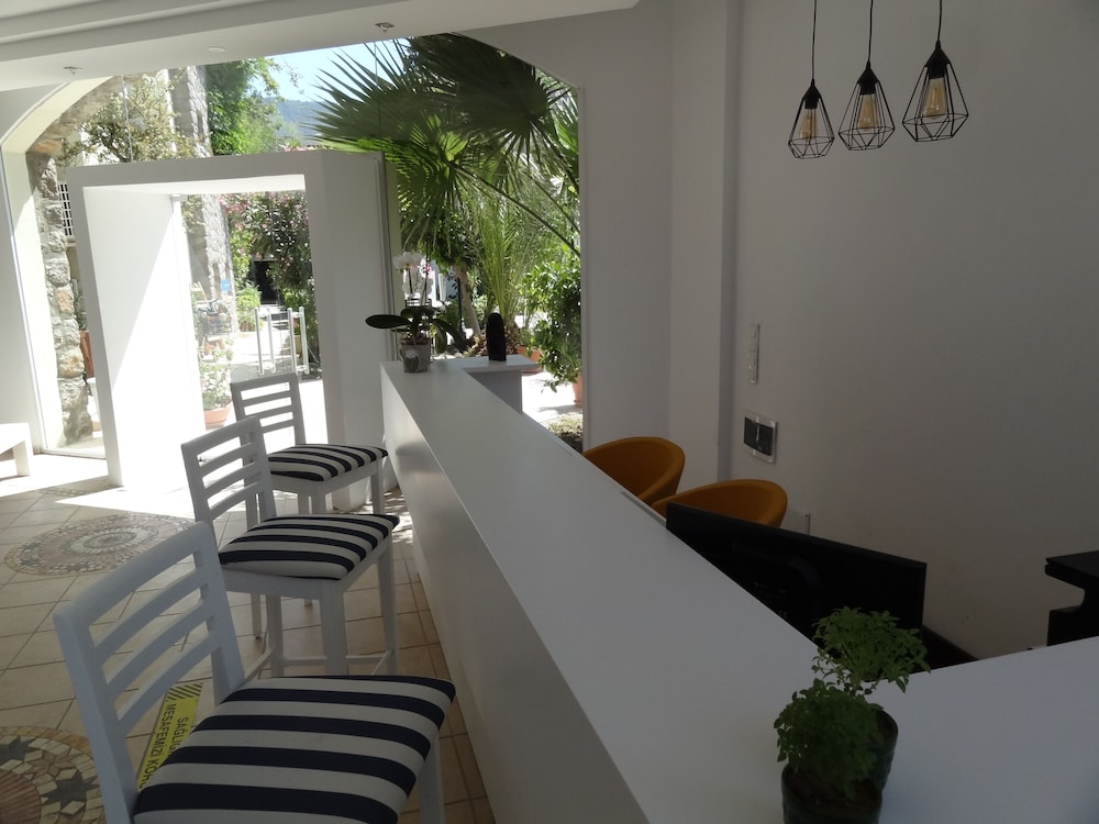 Bella Garden Boutique Hotel 76/83
