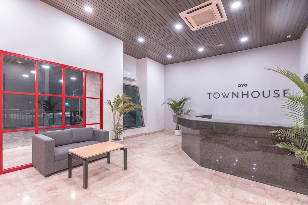 OYO Townhouse 2 Hotel Gunung Sahari 10/67