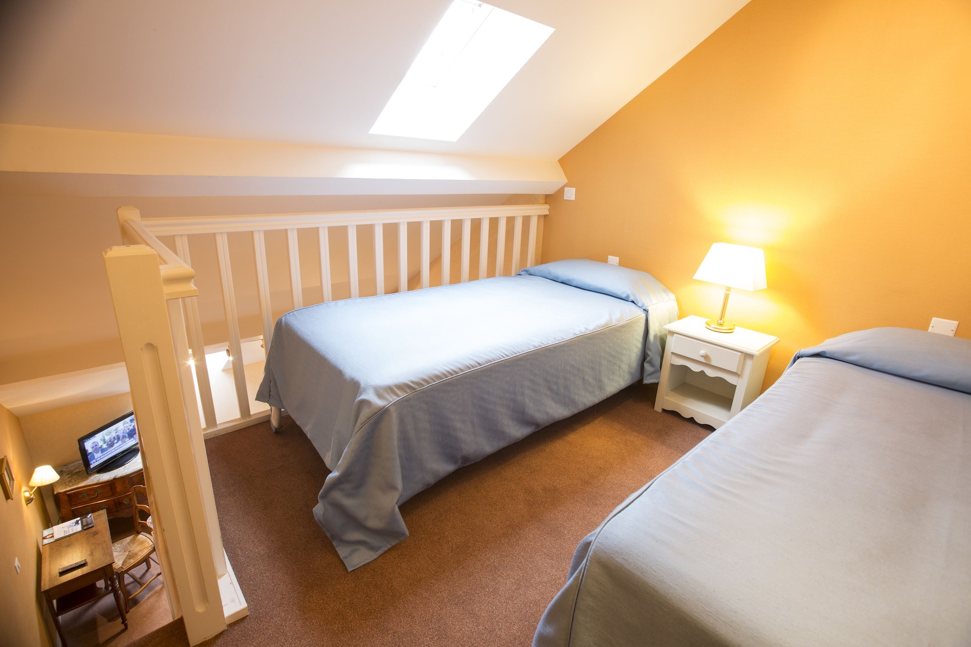DUPLEX, FAMILY, DOUBLE AND TWIN BEDS