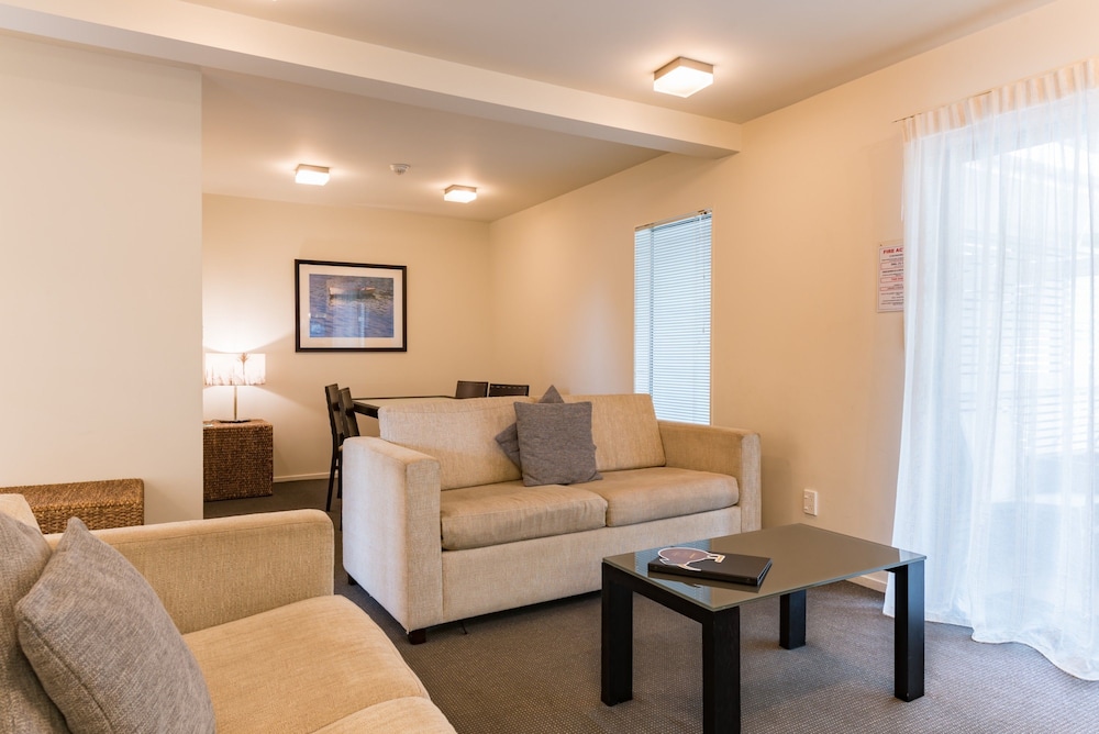 Sea Spray Suites 29/61