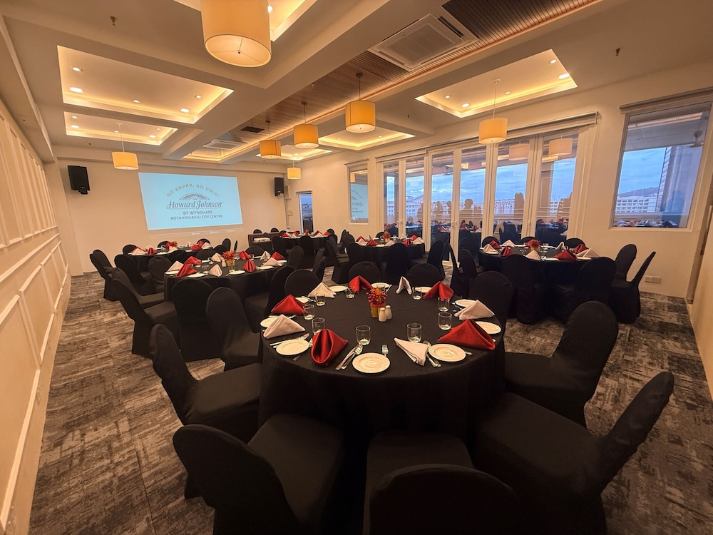 Howard Johnson by Wyndham Kota Kinabalu City Centre 63/72