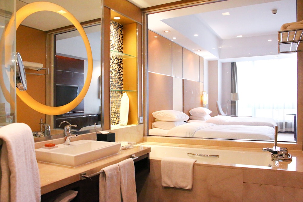 Crowne Plaza Yantai Seaview 8/82