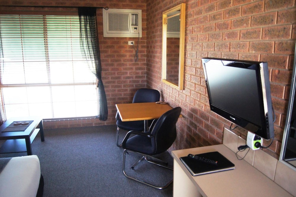 Central Yarrawonga Motor Inn 34/36