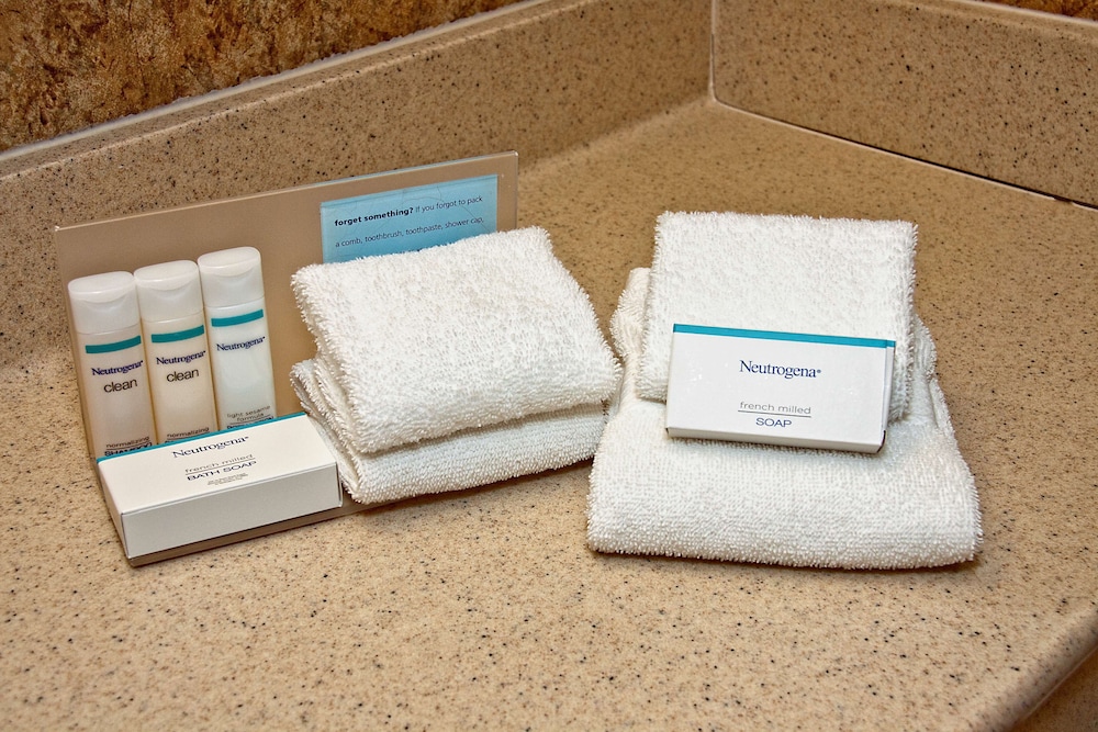 Hampton Inn & Suites Kalamazoo-Oshtemo 20/42