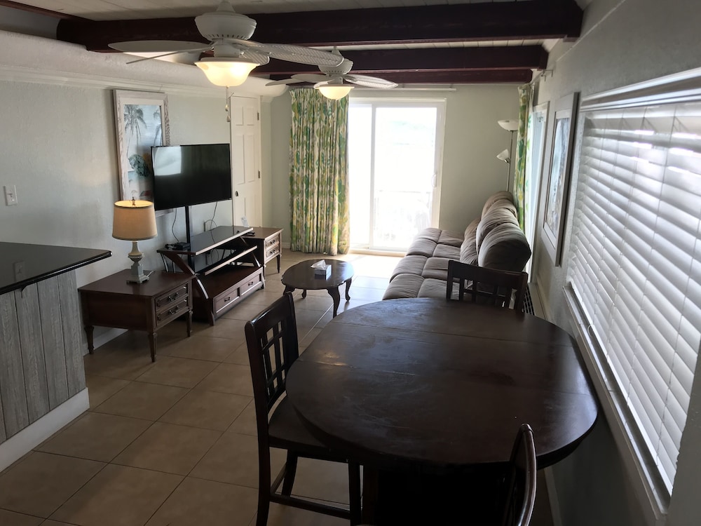 Schooner Hotel 14/42