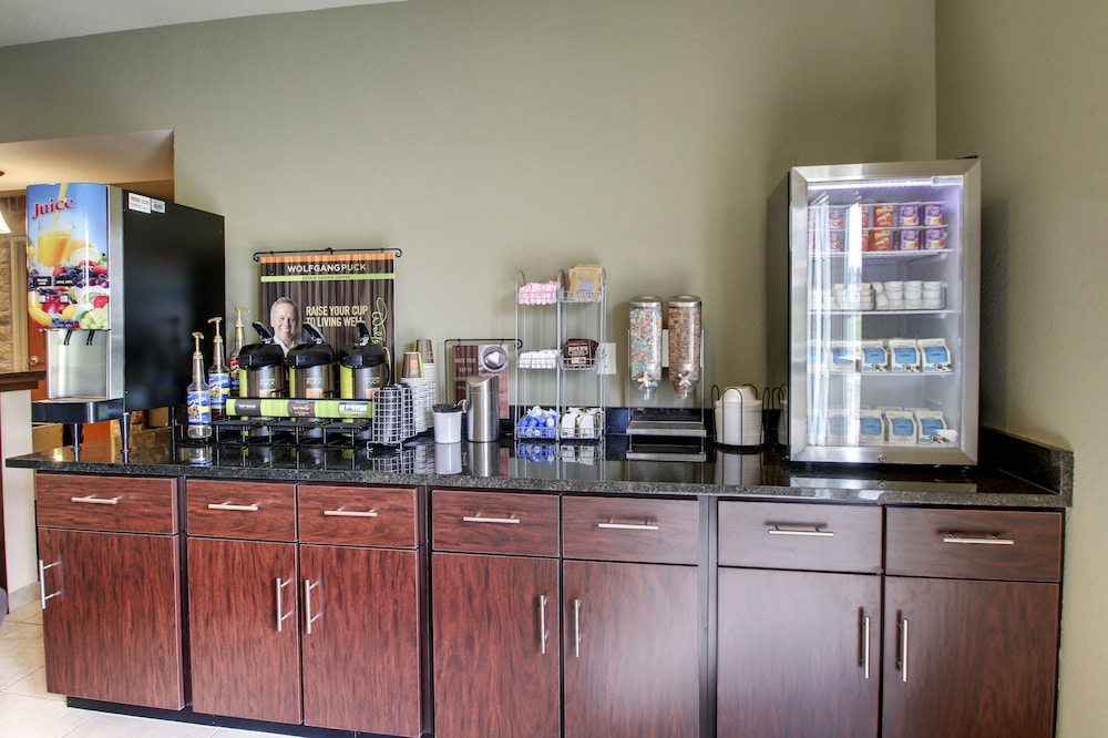 Cobblestone Inn and Suites Avoca 26/40