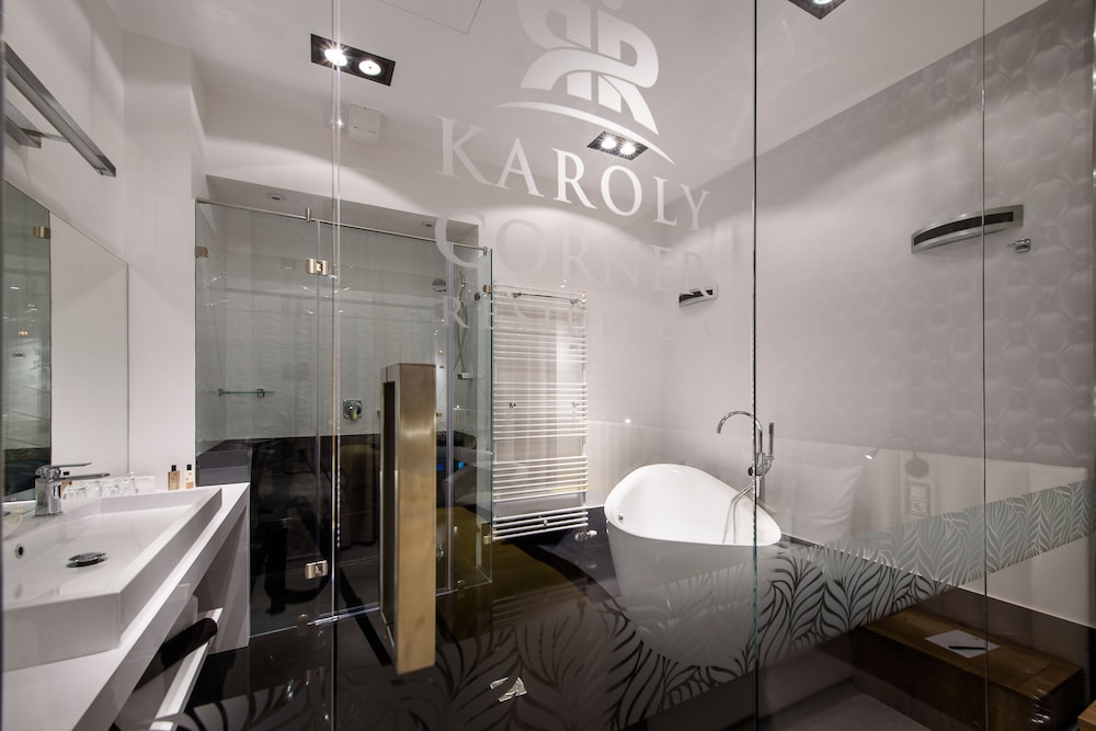 Karoly Corner Residences 45/50