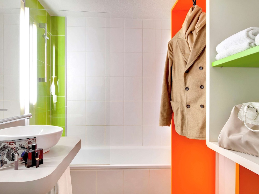 ibis Styles Clermont Ferrand Le Brezet Aeroport 9/69