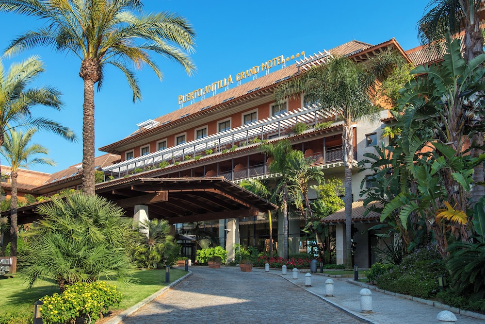 Puerto Antilla Grand Hotel 4/40