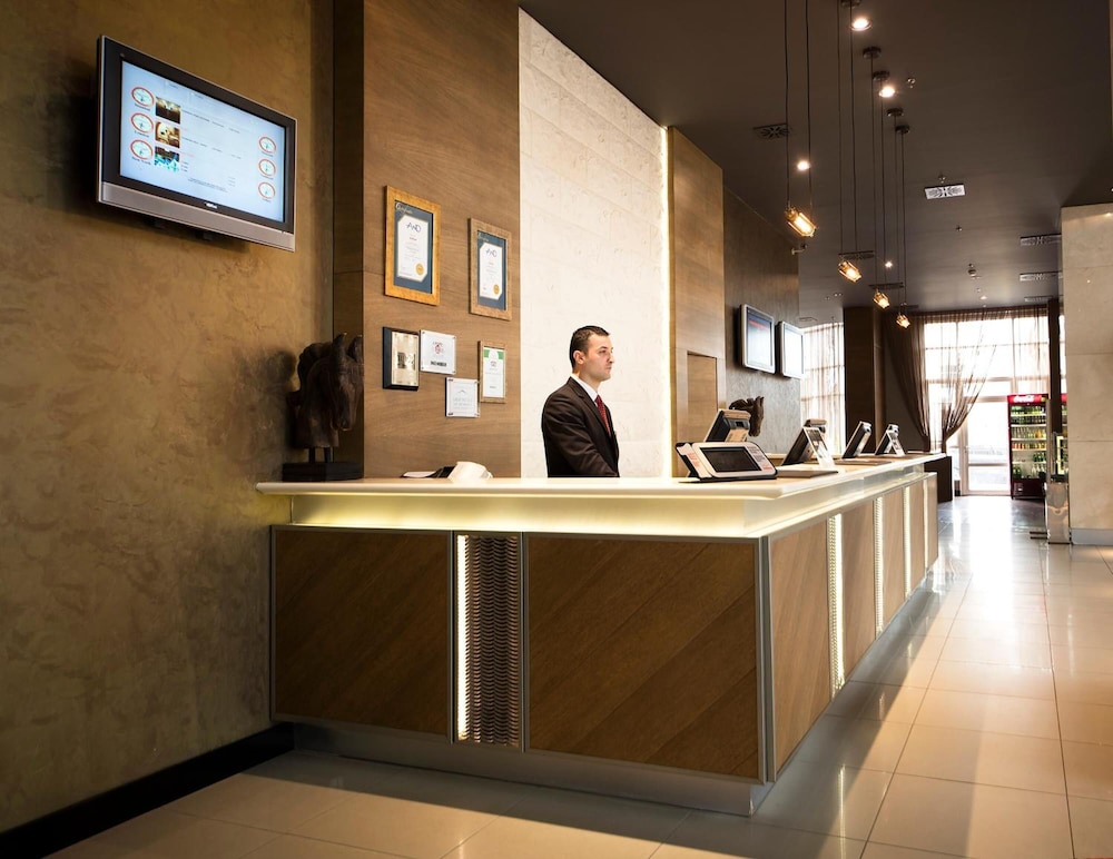 Wow Airport Hotel 8/50