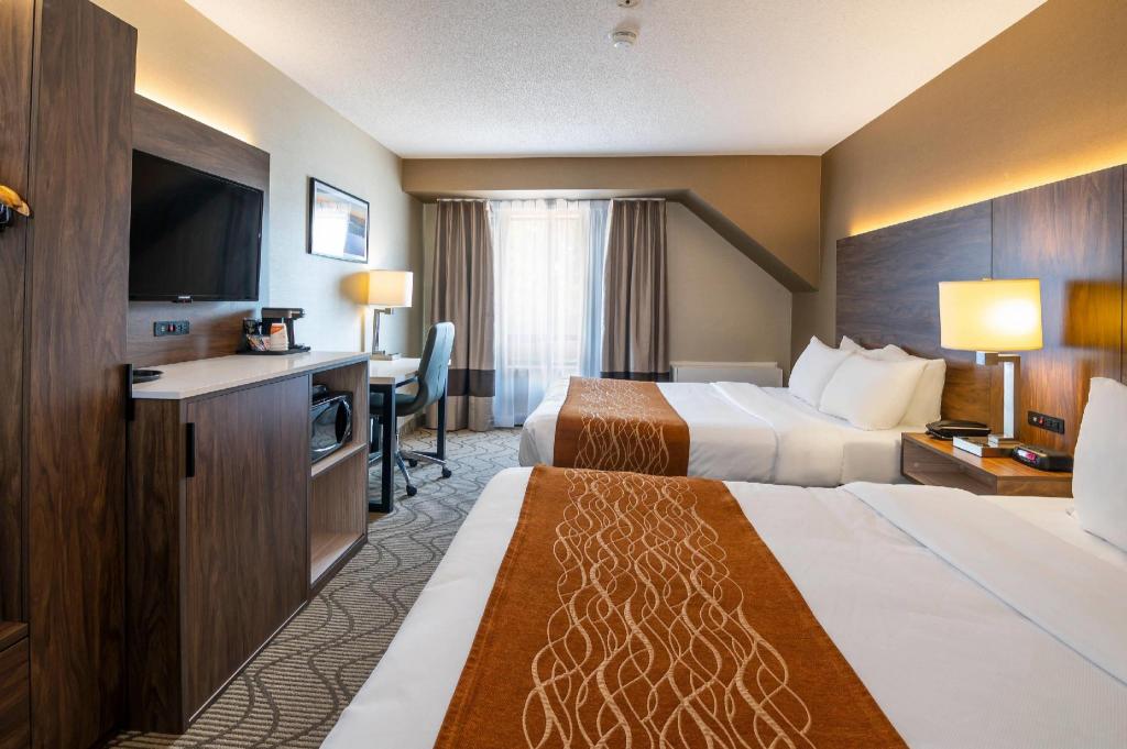 Room, 2 Queen Beds, Comfort Inn North Bay 3/10