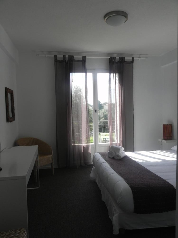 Aiglon Bylitis Hotel 14/66