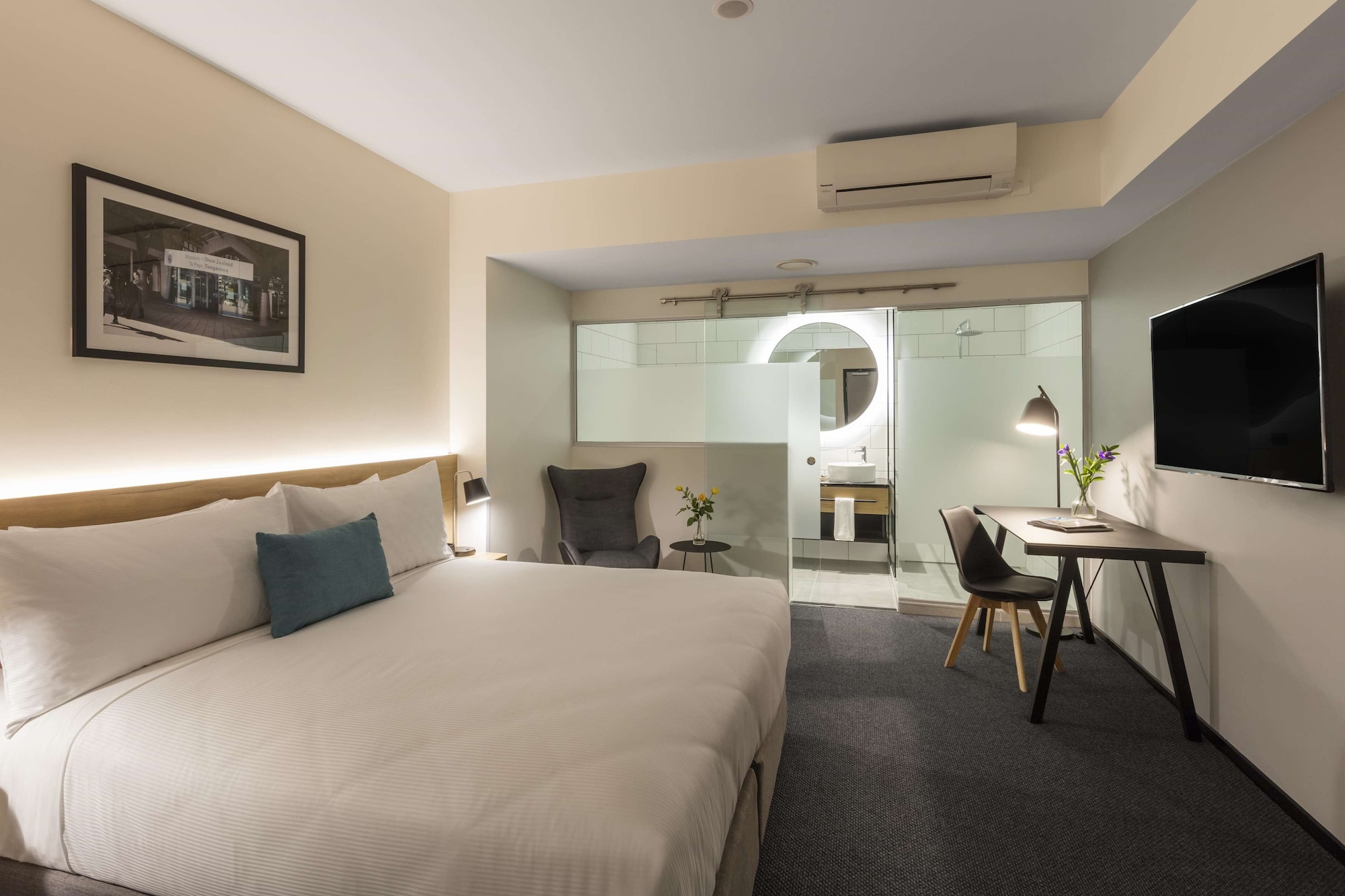 Inner, King Bed, No Window