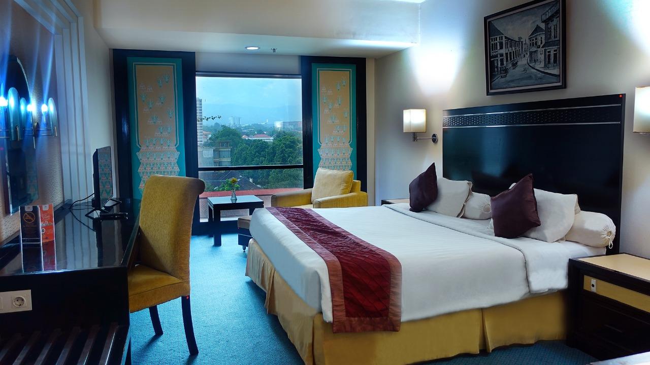 Renovated, Deluxe, King Bed, City View