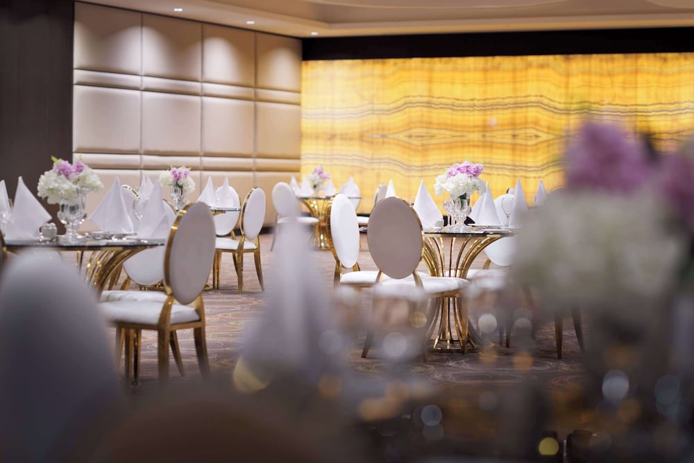 كراون بلازا الرياض منهال(Radisson Blu Hotel and Convention Center, Riyadh Minhal) 49/67
