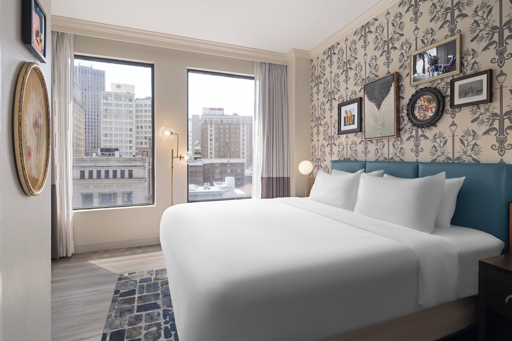 STANDARD, KING BED, ACCESSIBLE