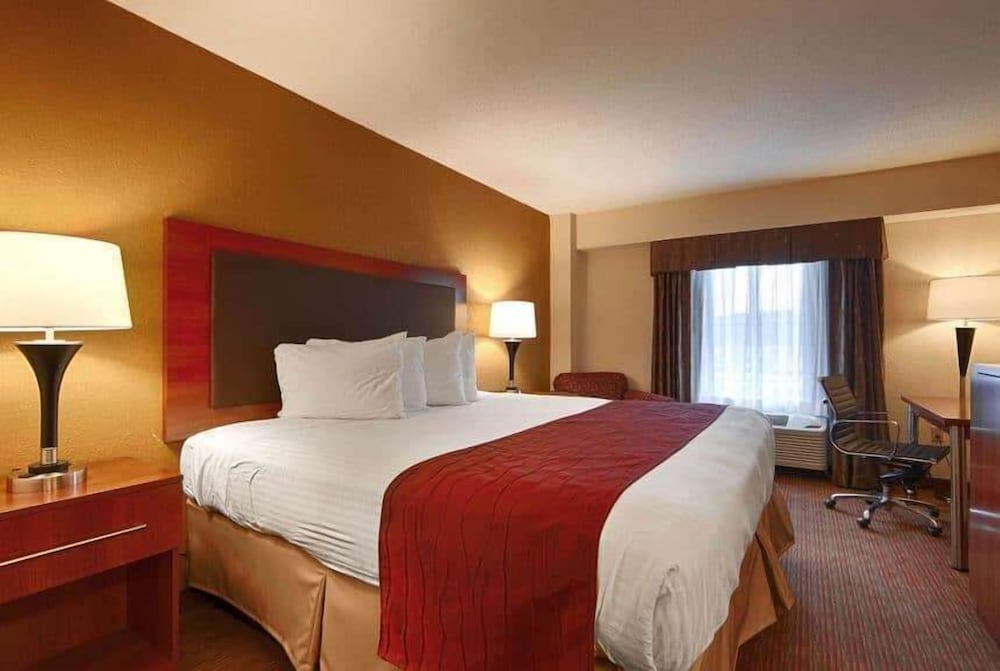Days Inn by Wyndham Indiana PA Near IUP 8/17