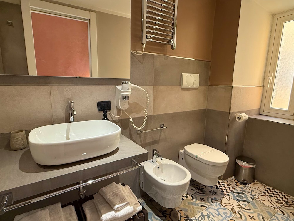 Romano, Comfort, Queen Bed، Fabio Massimo Guest House 7/8