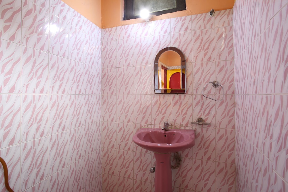 Govind Hotel 54/58