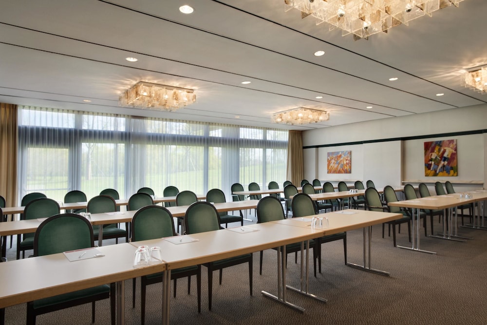 Ramada by Wyndham Nuernberg Parkhotel 28/36