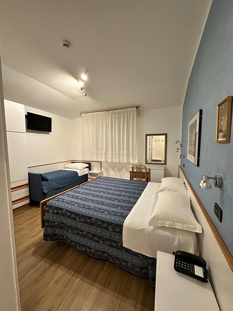 Hotel Piccinelli 24/63