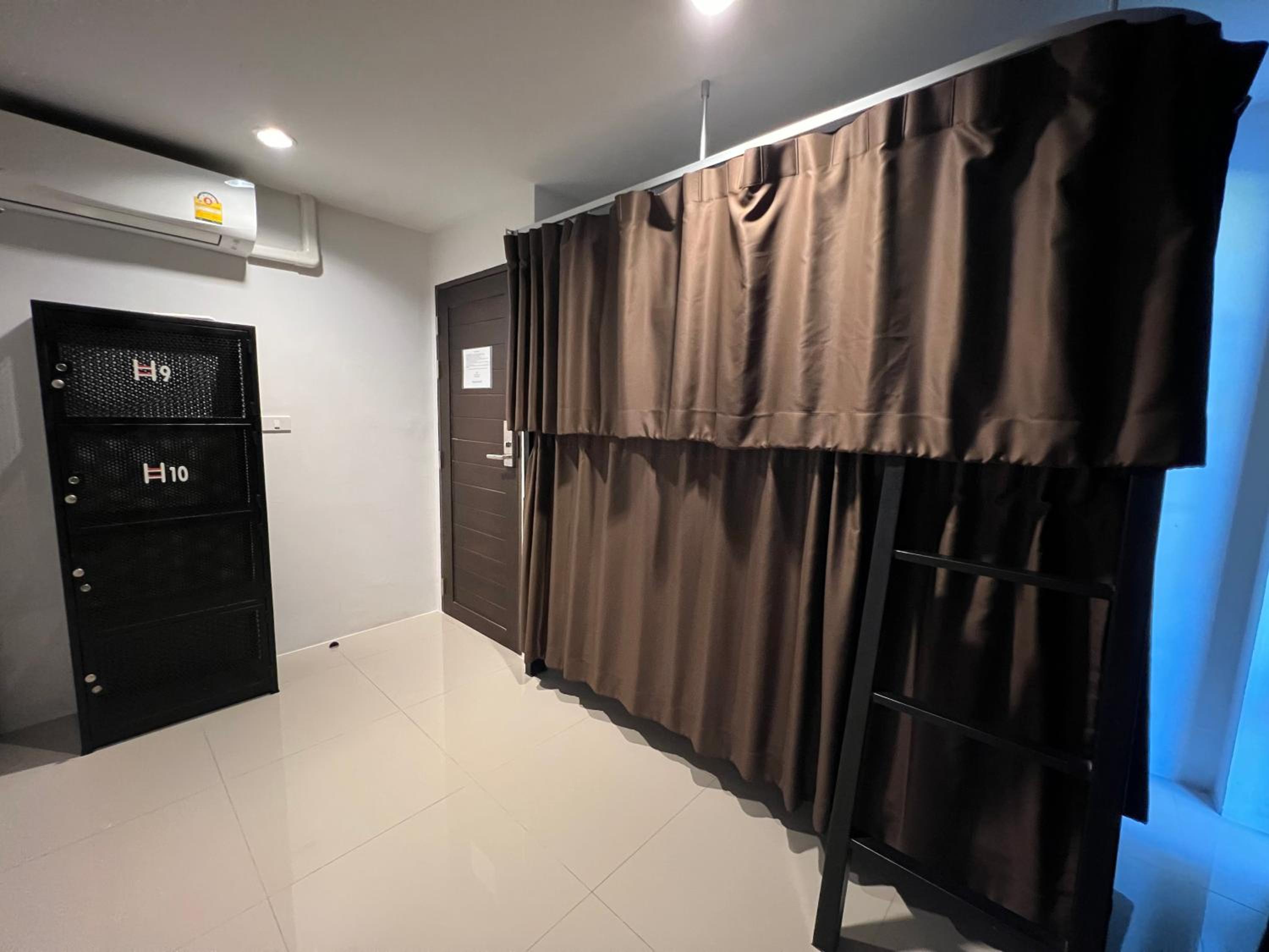 Litera Hostel Adults Only 39/71