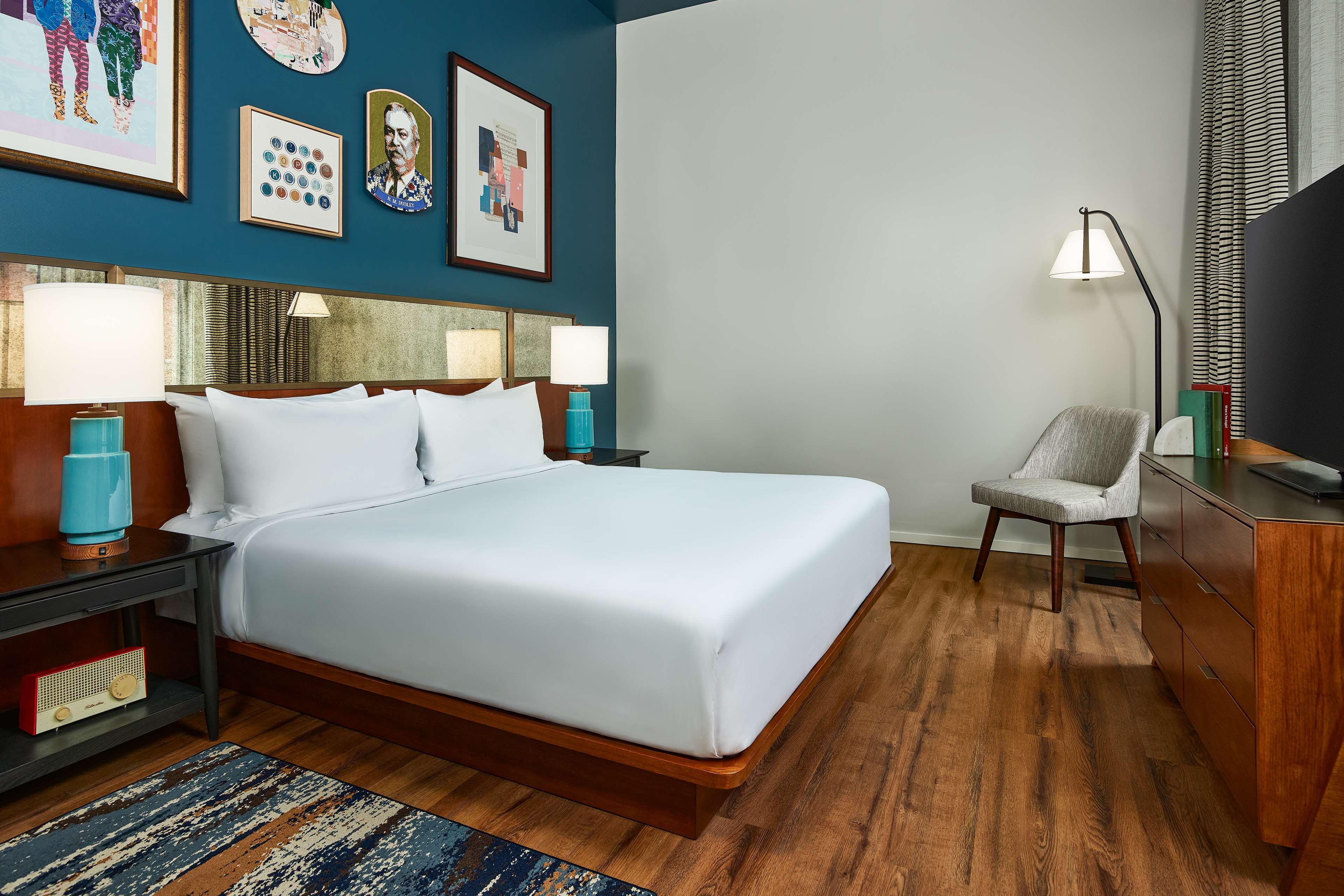 1 BEDROOM, DELUXE, SUITE, KING BED, CITY VIEW