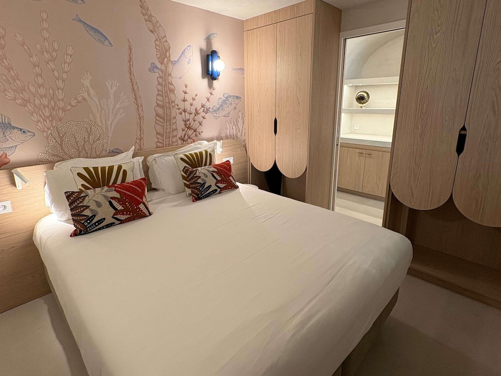 2 BEDROOMS, APARTMENT