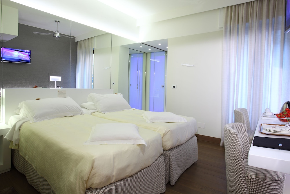SUPERIOR, DOUBLE OR TWIN BED