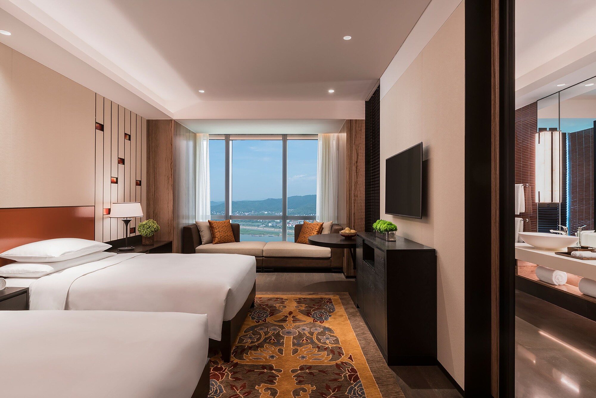 Grand, Twin Beds
