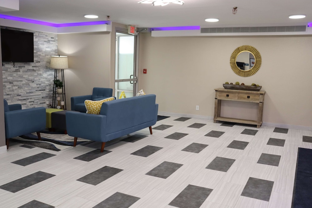 Econo Lodge Rockford Casino Area 7/37
