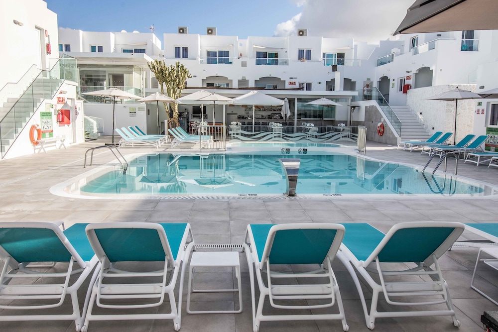 Club Guinate Apartments 3/26