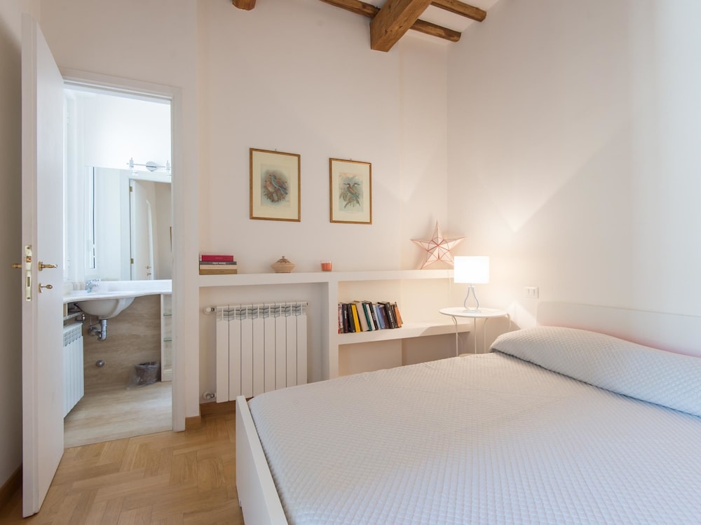 RSH Trevi Fountain Luxury Apartment 7/39