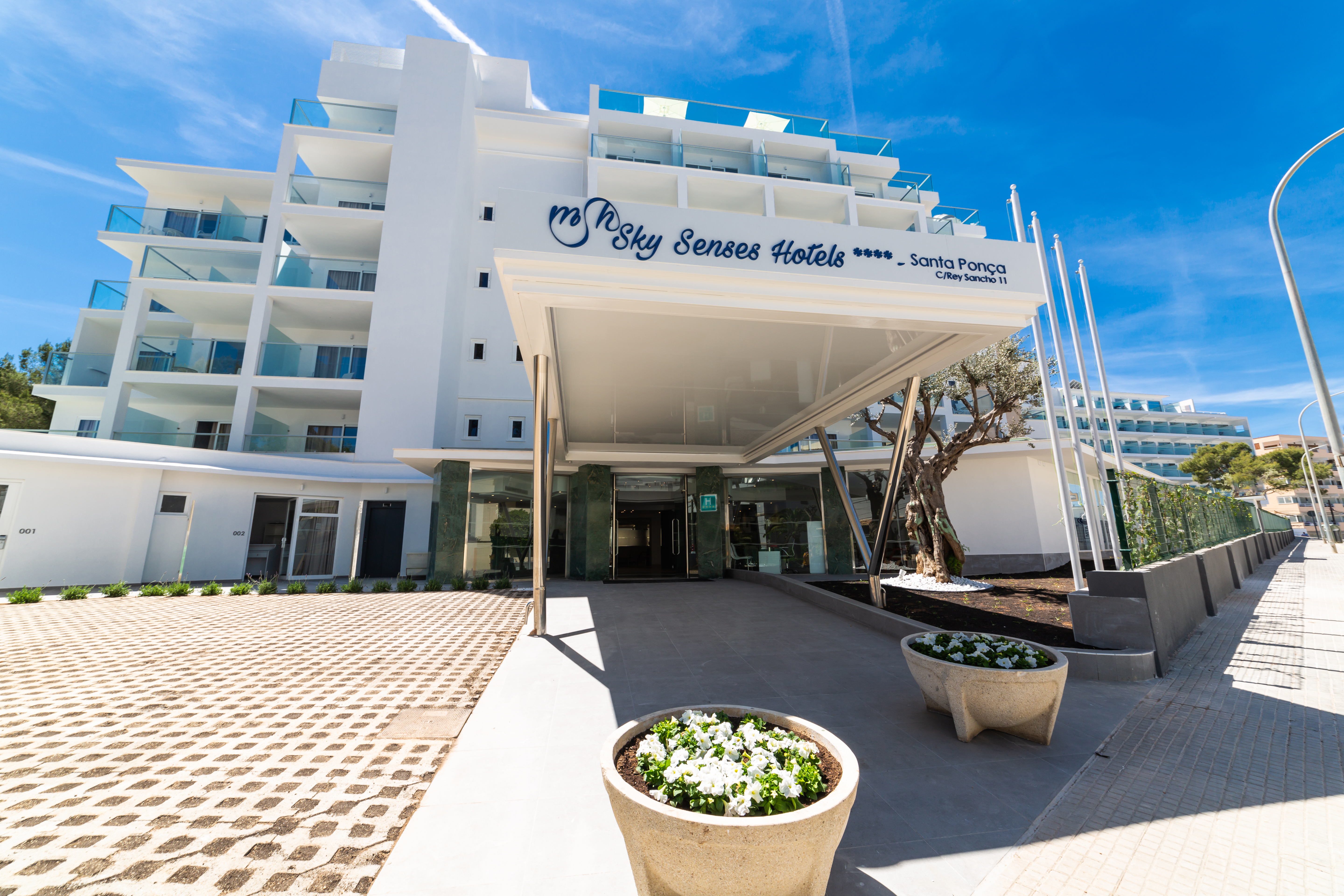 Sky Senses Hotel 1/50