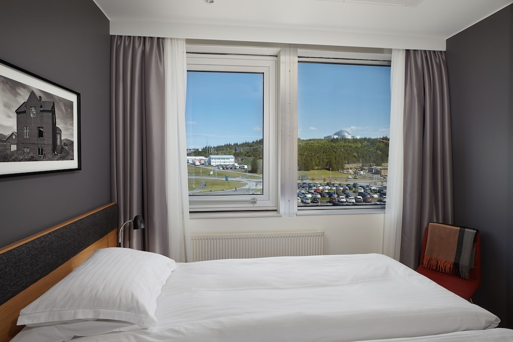 ROOM, DOUBLE BED