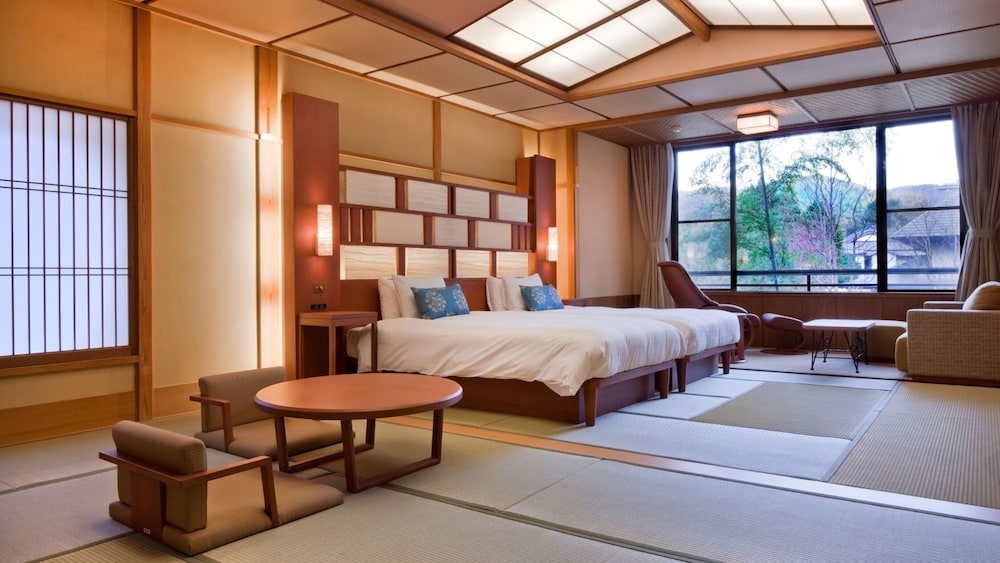 Japanese, Twin Beds, 2 Futon Beds