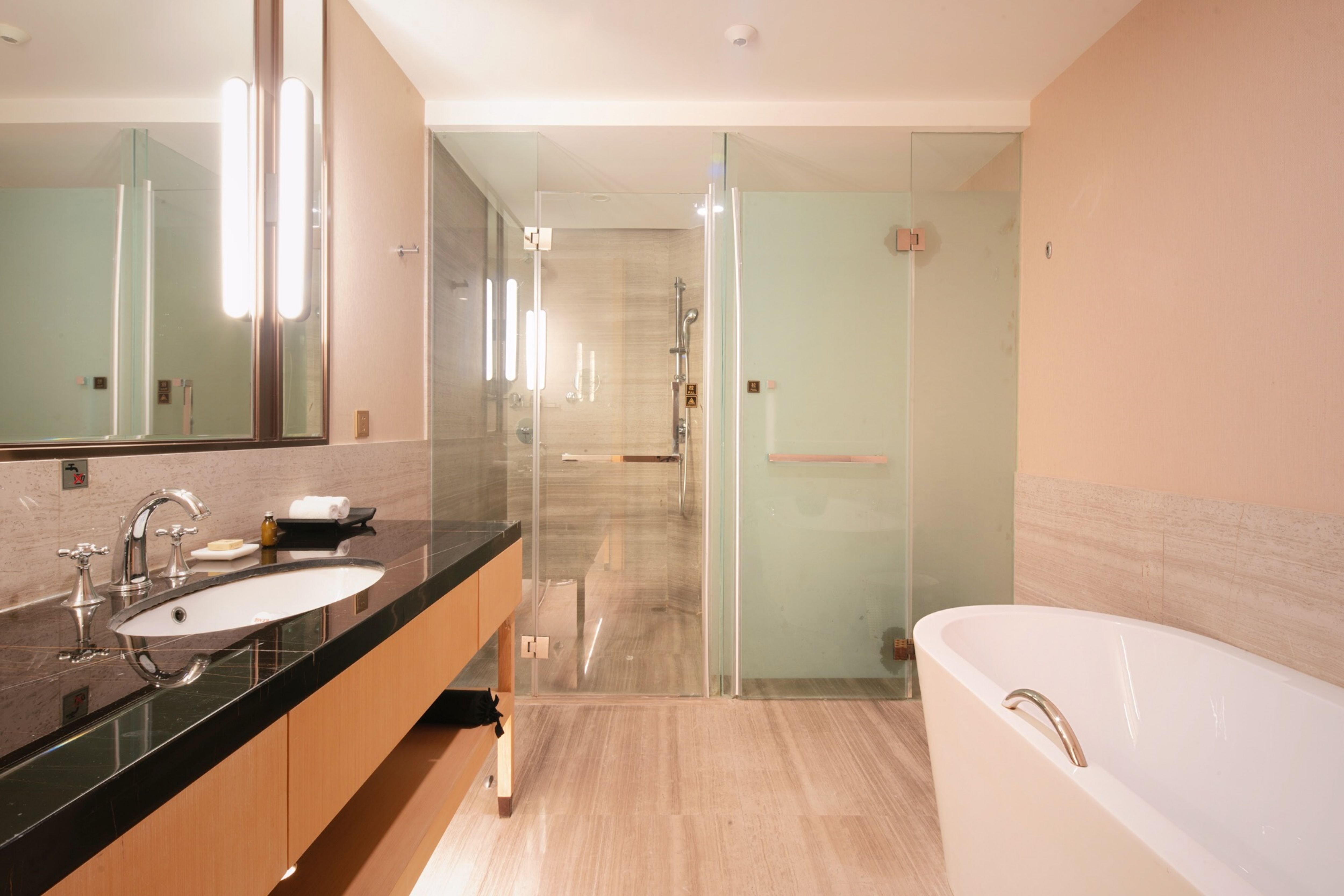 INTERCONTINENTAL HEILONG LAKE 49/50