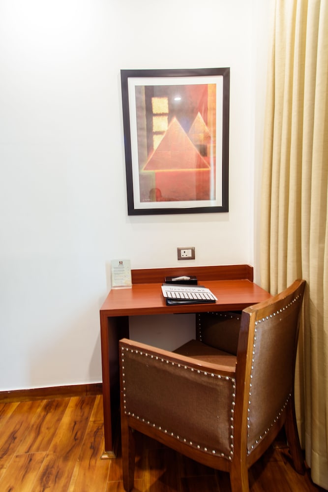 Ascent Biz Hotel 41/44