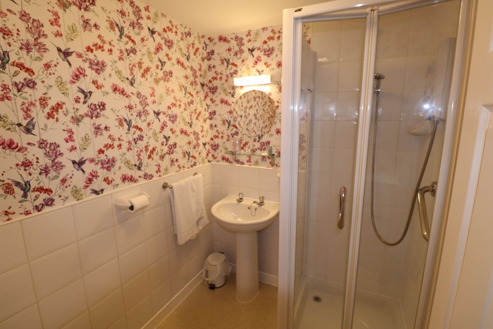 Raincliffe Hotel 46/50