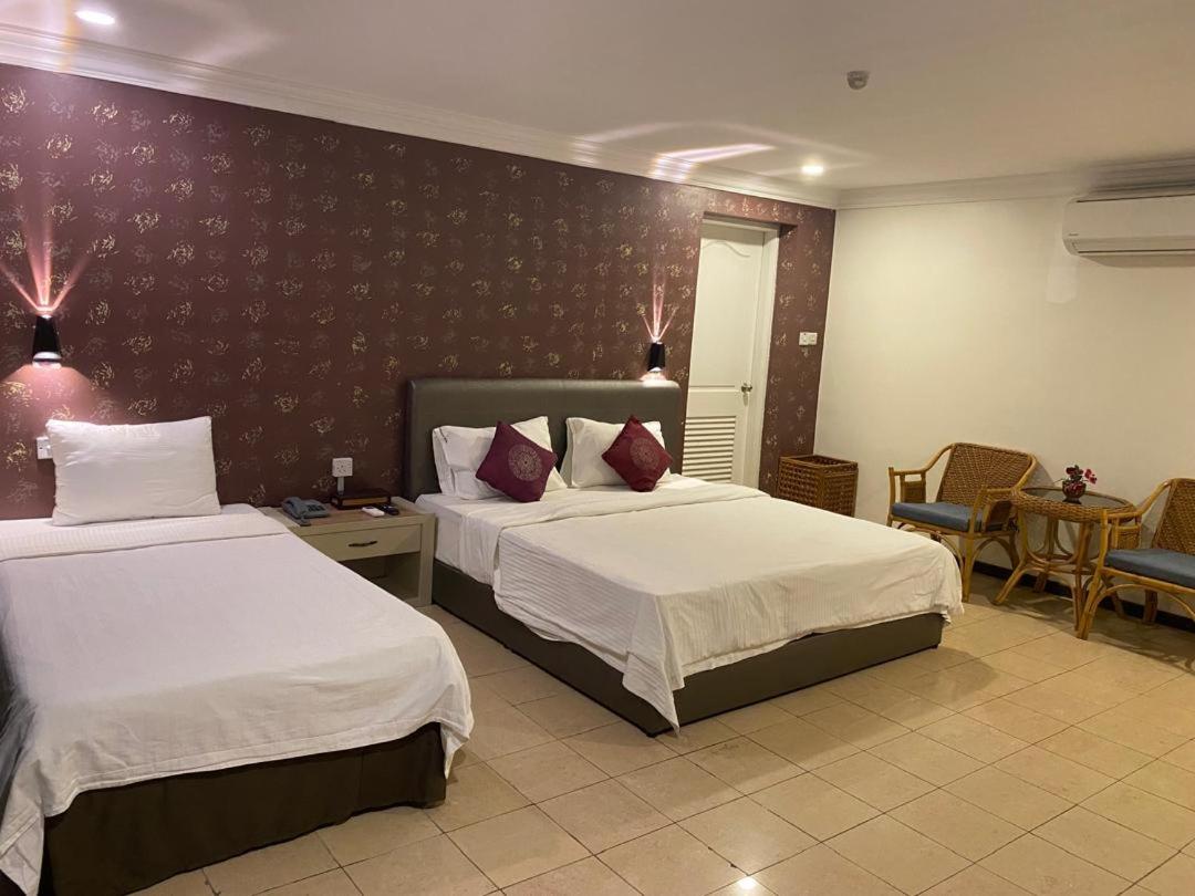 Heritage Hotel 6/49