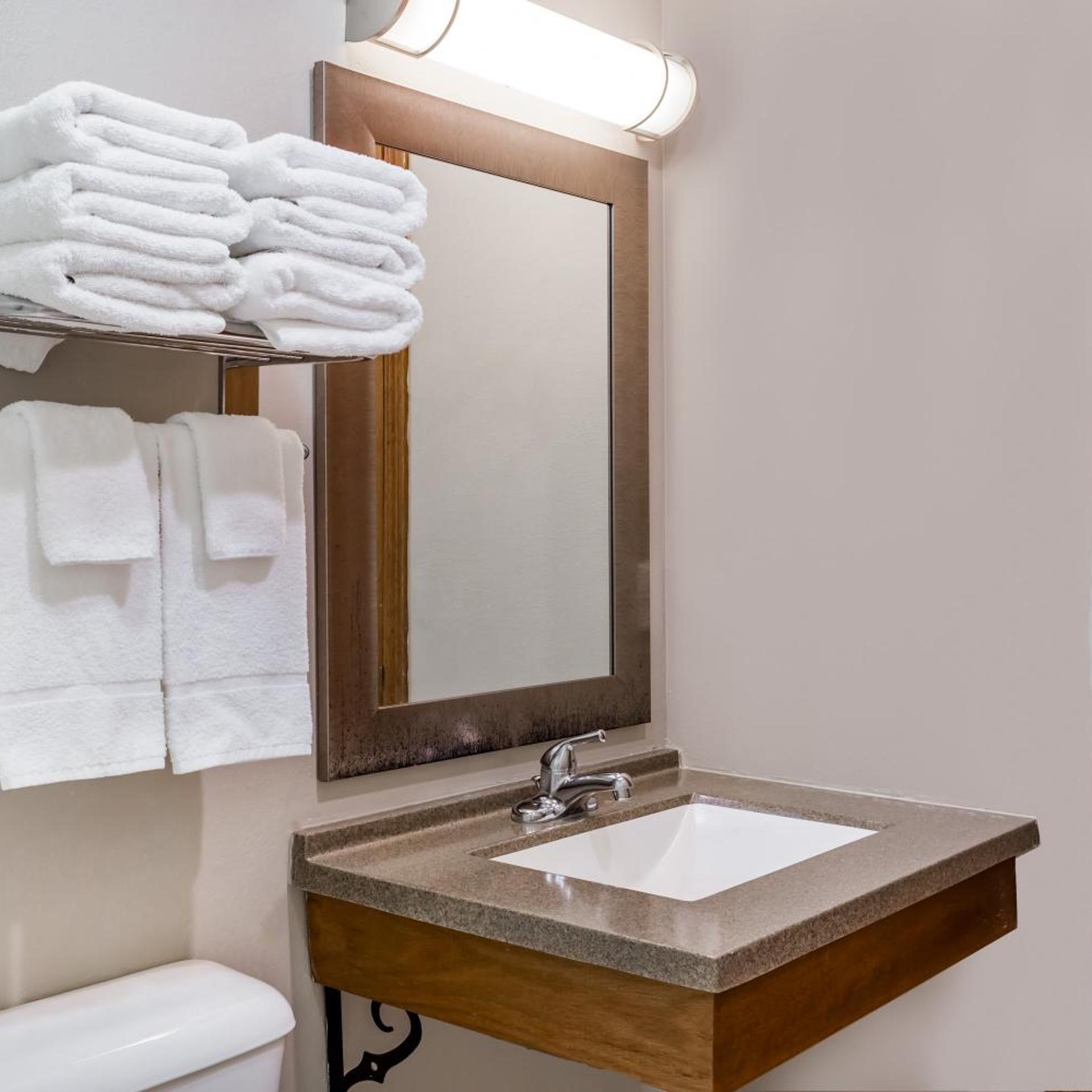 استوديو بسريرين كوين، Baymont Inn and Suites by Wyndham Platteville 2/2
