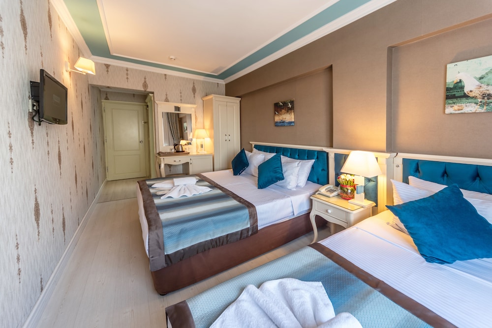 ROOM, TRIPLE