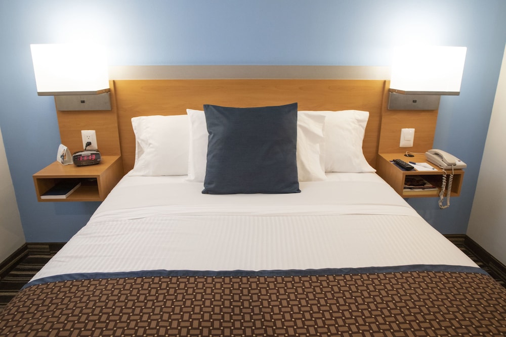 Microtel Inn & Suites by Wyndham Culiacan 5/56