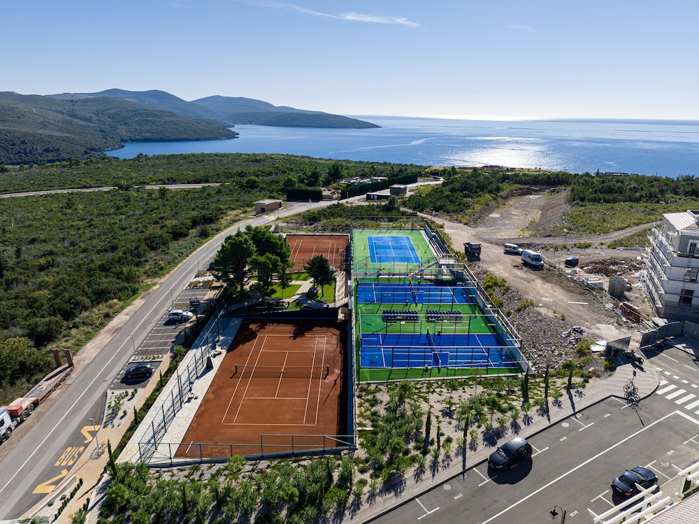 Lustica Bay Vacation Homes 写真2