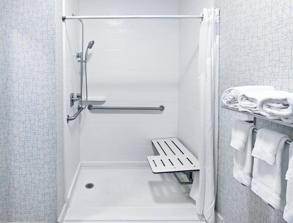 Holiday Inn Express Hotel Suites Orange 70/70